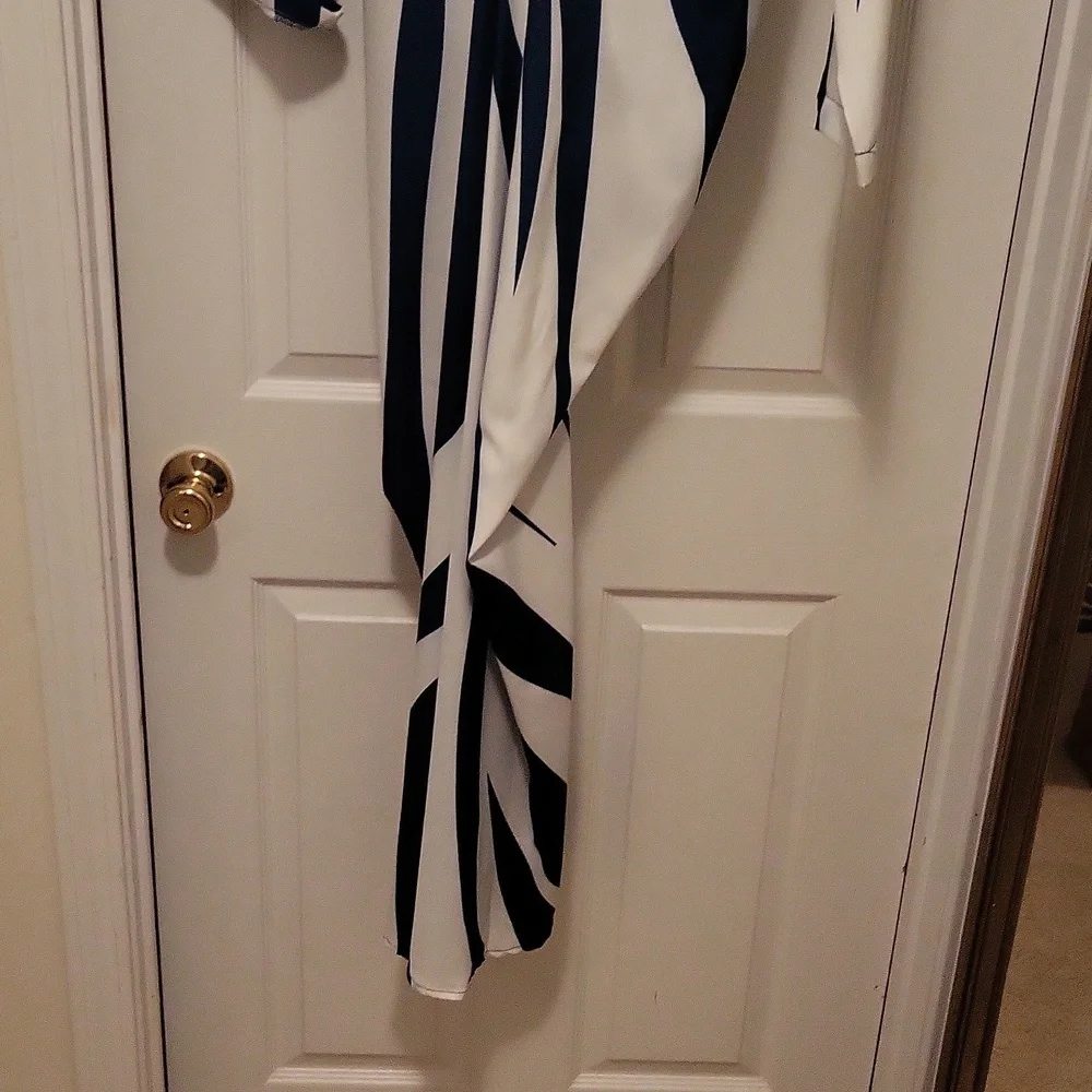 Dress - Picture 7 of 7